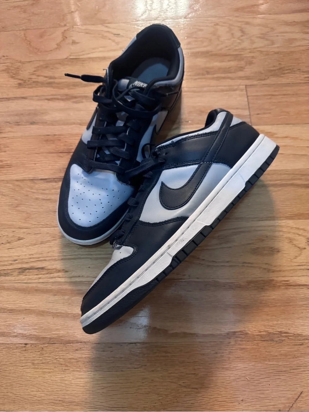Nike Men’s Low-Top Sneakers in Navy and Light Blue